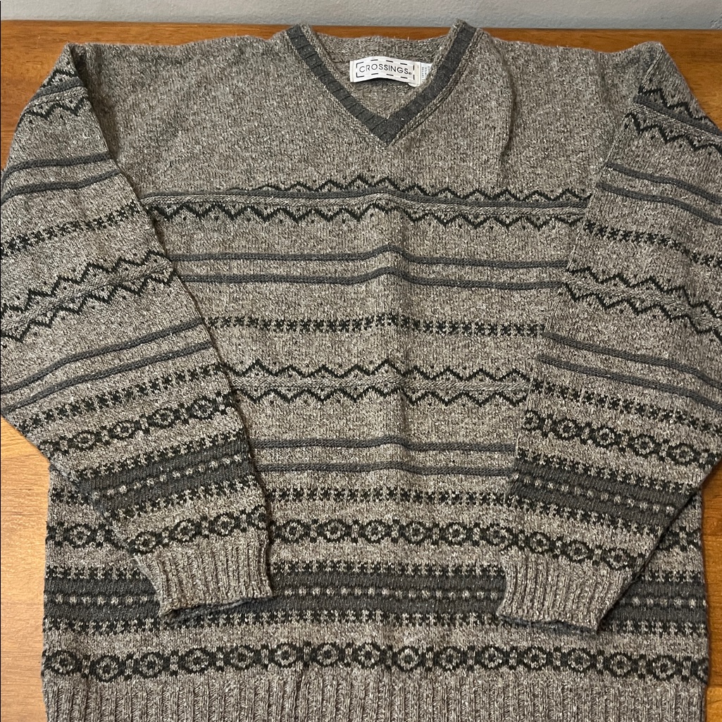 Crossing VNeck Pull Over Sweater Size Medium